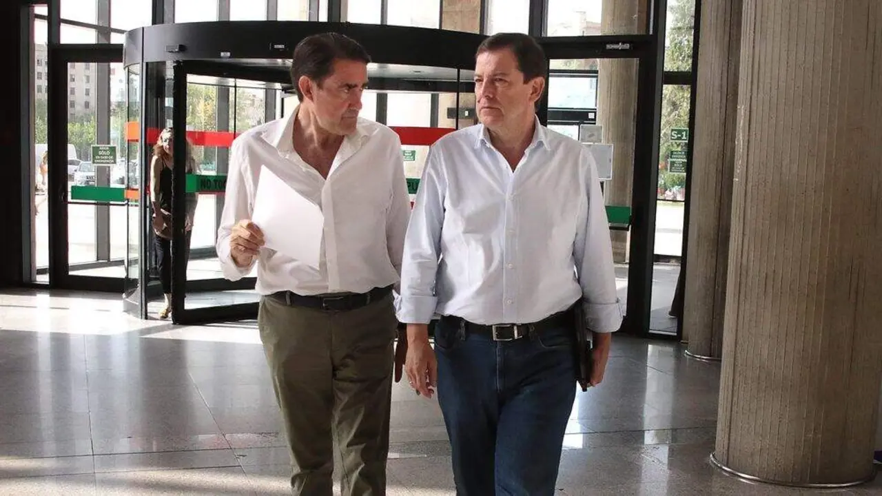 El presidente Alfonso Fern&aacute;ndez Ma&ntilde;ueco, asiste a la reuni&oacute;n del CECOPI acompa&ntilde;ado por el consejero de Medio Ambiente, Juan Carlos Su&aacute;rez Qui&ntilde;ones, el delegado del Gobierno, Nicanor Sen y el presidente de la Diputaci&oacute;n, Gerardo &Aacute;lvarez Courel