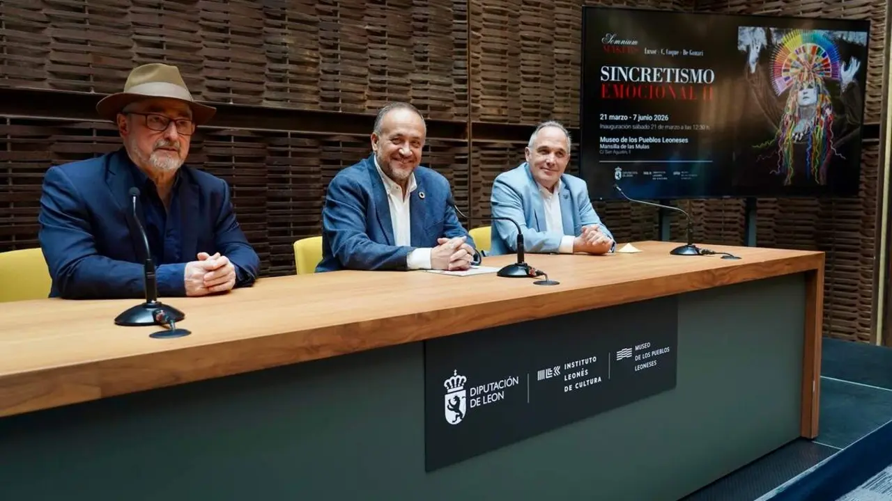 El presidente de la Diputaci&oacute;n de Le&oacute;n, Gerardo &Aacute;lvarez Courel, inaugura la exposici&oacute;n &lsquo;Sincretismo emocional II&rsquo; e informa sobre nuevas acciones del Museo de los Pueblos Leoneses