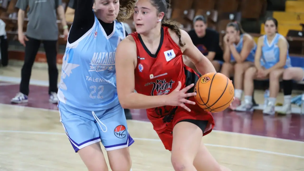 El BF Le&oacute;n firm&oacute; una victoria clave este s&aacute;bado ante el Talenom Boet Matar&oacute; (77-59) en el Palacio Municipal de los Deportes Urbano Gonz&aacute;lez, un resultado que le permite dar un paso firme hacia los puestos de play-off. Fotos: Isaac Llamazares
