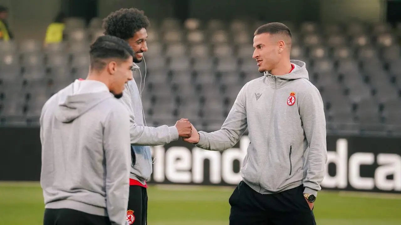 Barzic saluda a sus compa&ntilde;eros en Castalia.