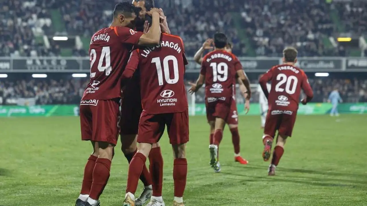 Un penalti en el &uacute;ltimo minuto de Chac&oacute;n permite al equipo leon&eacute;s sobrevivir ante un Castell&oacute;n superior por momentos y seguir so&ntilde;ando con una milagrosa salvaci&oacute;n