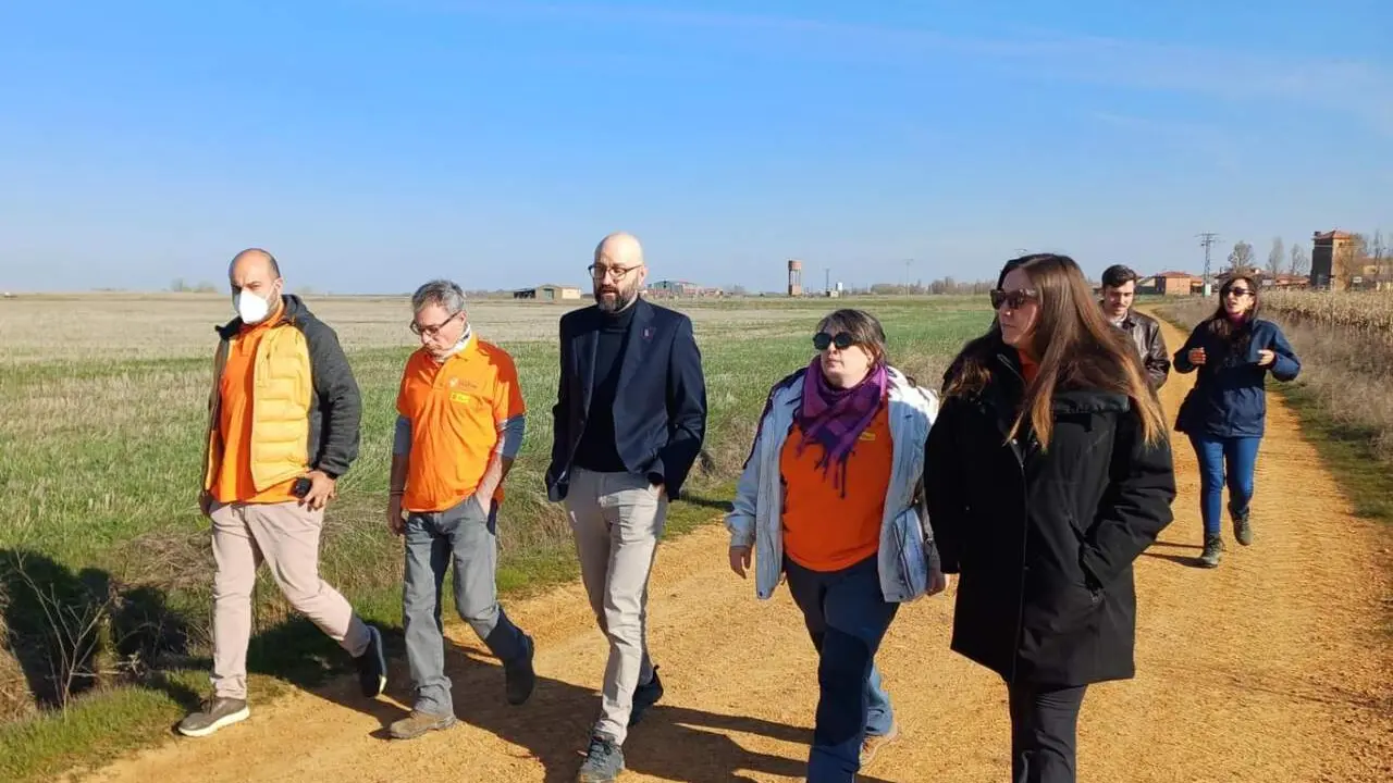 El subdelegado del Gobierno destaca el impulso al relevo generacional durante su visita a la explotaci&oacute;n EcoCarreCea.