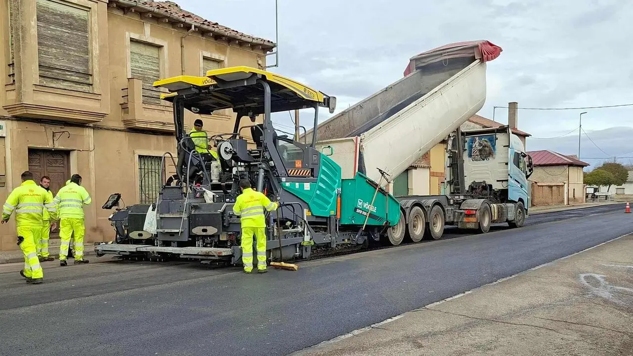 Imagen de los trabajos realizados en las carreteras en la provincia de Le&oacute;n.