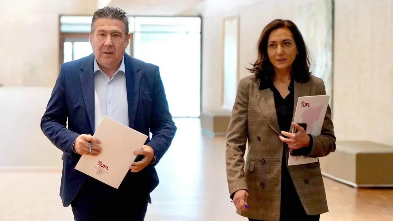 El presidente del PPCyL se re&uacute;ne con UPL tras las elecciones auton&oacute;micas. Fotos: Leticia P&eacute;rez