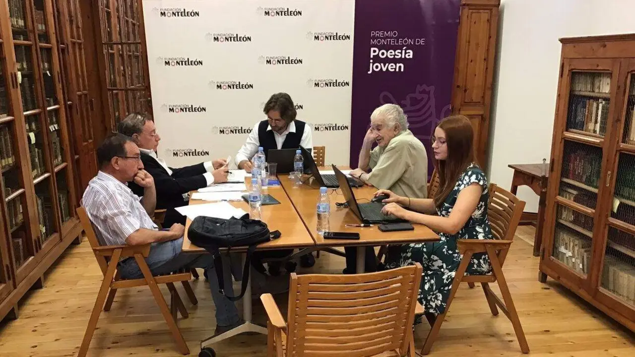 Imagen de archivo del jurado del Premio de Poes&iacute;a Joven de Fundaci&oacute;n Montele&oacute;n.