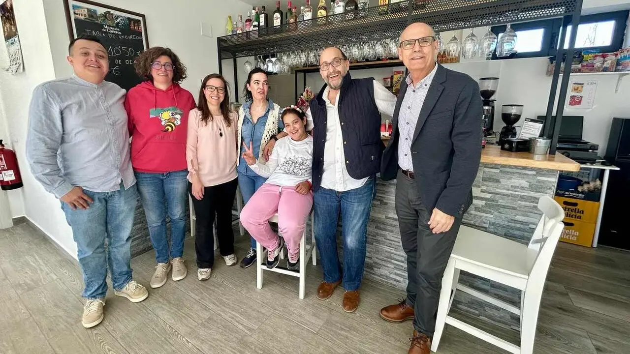 La reapertura del bar restaurante de Viforcos, localidad perteneciente al municipio de Santa Colomba de Somoza, simboliza mucho m&aacute;s que la recuperaci&oacute;n de un negocio: representa el renacer de un pueblo. Este logro ha sido posible gracias al Proyecto Repuebla impulsado por la Diputaci&oacute;n de Le&oacute;n, que ha facilitado la llegada de nuevos vecinos y la reactivaci&oacute;n de servicios esenciales en el medio rural.