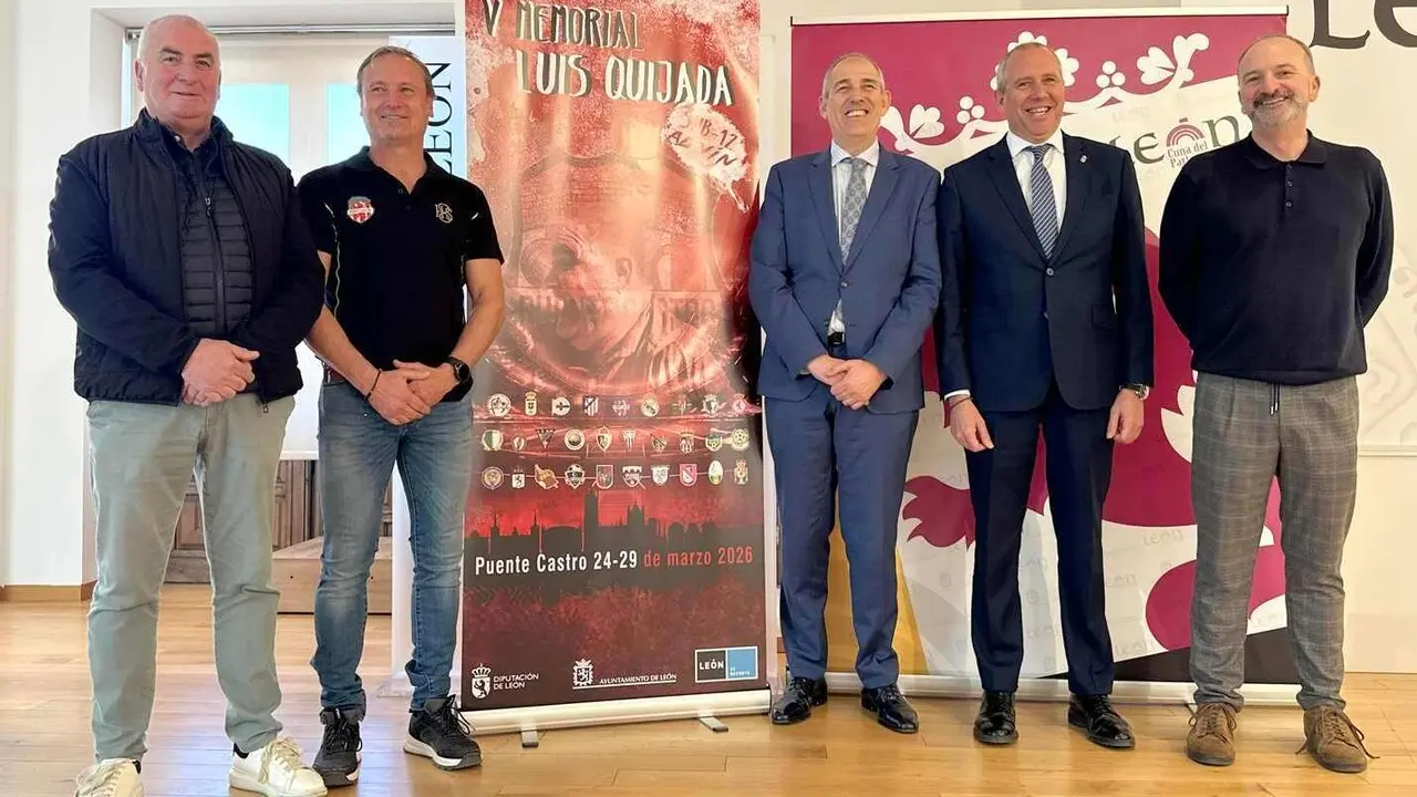 Autoridades y organizadores, en la presentaci&oacute;n del Memorial Quijada.