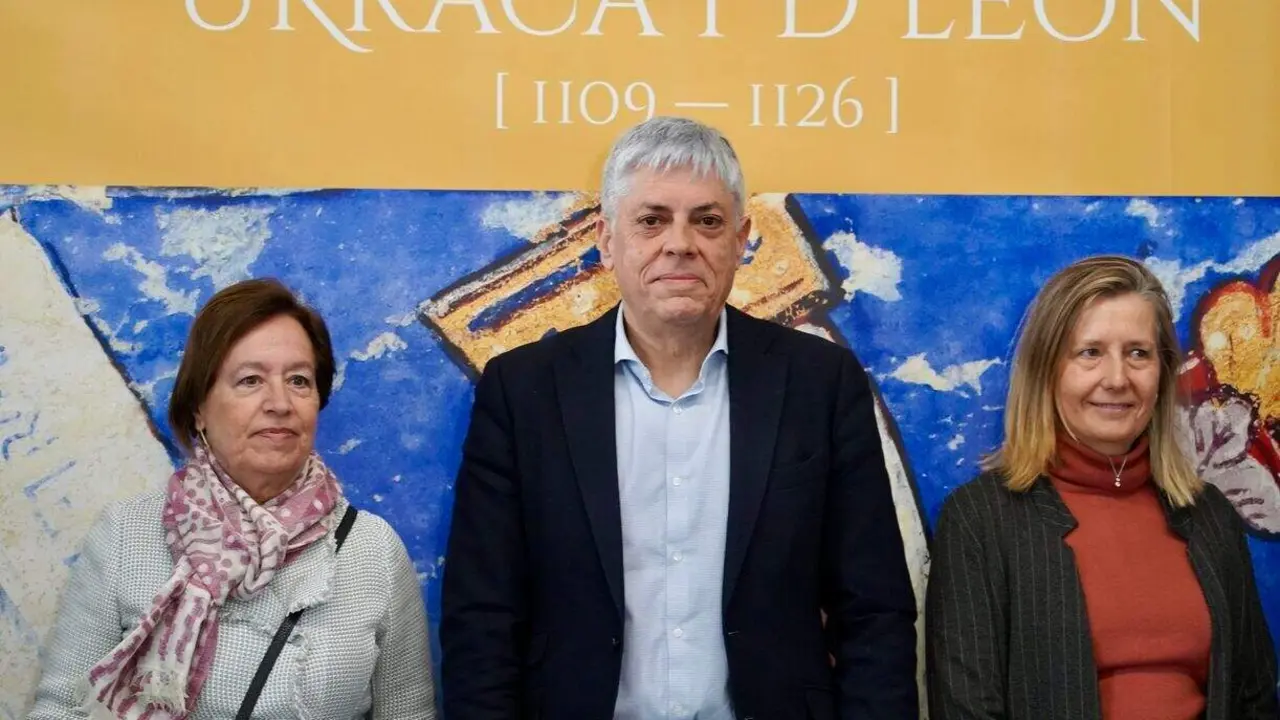 El delegado territorial de la Junta en Le&oacute;n, Eduardo Diego, explica los temas aprobados en la Comisi&oacute;n Territorial de Patrimonio del mes de marzo. Foto: Campillo.