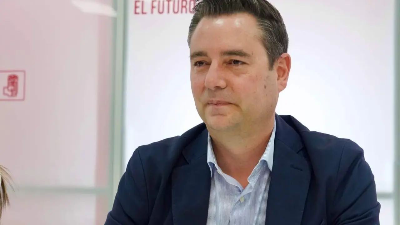 El secretario de Organizaci&oacute;n del PSOE de Castilla y Le&oacute;n, Daniel de la Rosa, y el de Le&oacute;n, Daniel San Jos&eacute;, comparecen tras mantener una reuni&oacute;n de trabajo y an&aacute;lisis del resultado electoral a nivel provincial y auton&oacute;mico