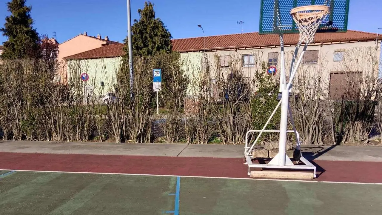 Imagen del estado actual del cerramiento del Polideportivo.