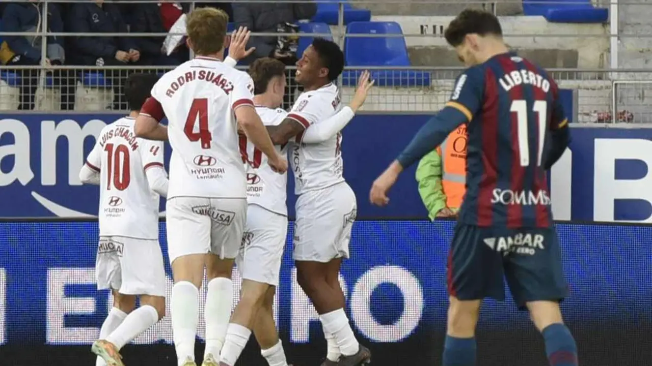 Tresaco celebra su gol en el Alcoraz.