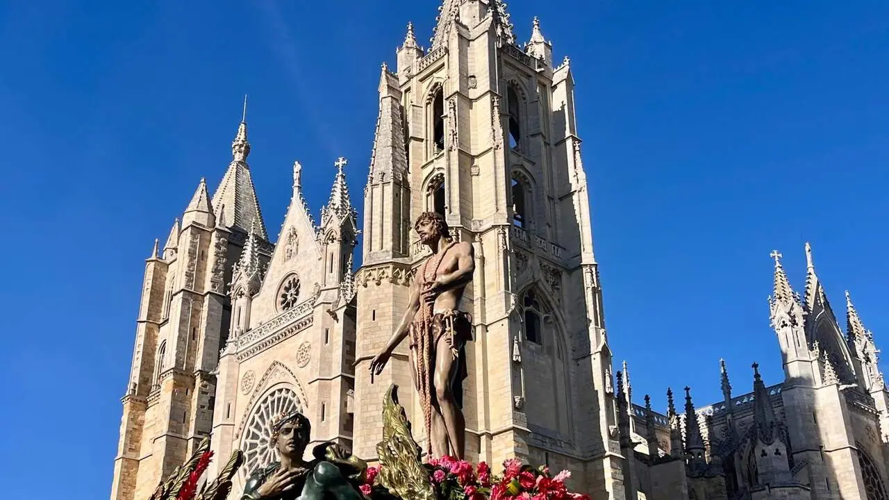 El Gran Poder emociona a Le&oacute;n con su solemne Procesi&oacute;n de la Despedida. Foto: Laliena.