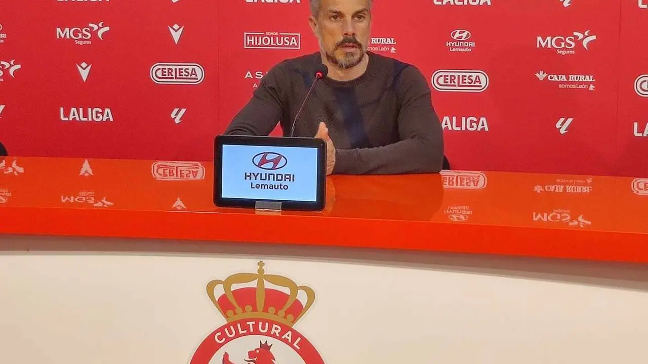 De la Barrera, durante la rueda de prensa de este s&aacute;bado.