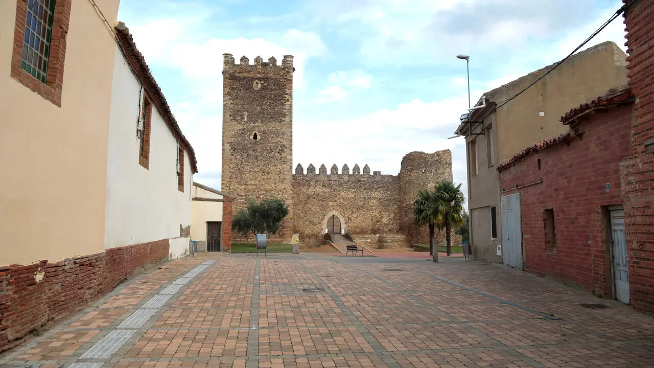 Castillo de Laguna de Negrillos (Le&oacute;n)