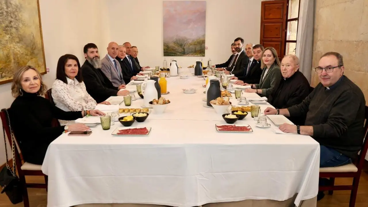 El alcalde de Le&oacute;n, Jos&eacute; Antonio Diez, junto a parte de la Corporaci&oacute;n Municipal, asiste a la tradicional legac&iacute;a preparatoria para la ceremonia de Las Cabezadas