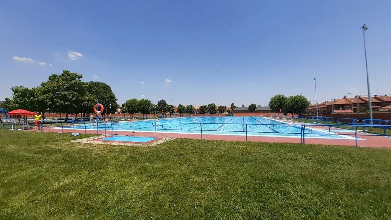 Imagen de archivo de la piscina de San Andr&eacute;s del Rabanedo.