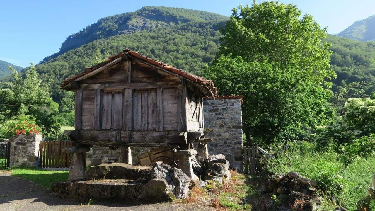 Un h&oacute;rreo en Santa Marina de Valde&oacute;n. Foto: Margareto.