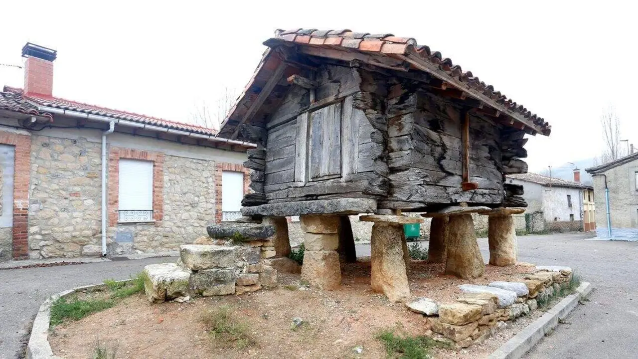 El h&oacute;rreo de madera m&aacute;s antiguo de la provincia de Le&oacute;n, situado en la localidad de Las Bodas