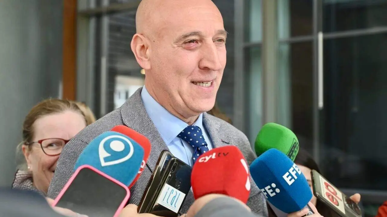 El alcalde de Le&oacute;n, Jos&eacute; Antonio Diez, particip&oacute; este jueves en el encuentro de &lsquo;networking&rsquo; entre j&oacute;venes del Programa de Becas por el Talento y directivos de empresas leonesas. Foto: Peio Garc&iacute;a.