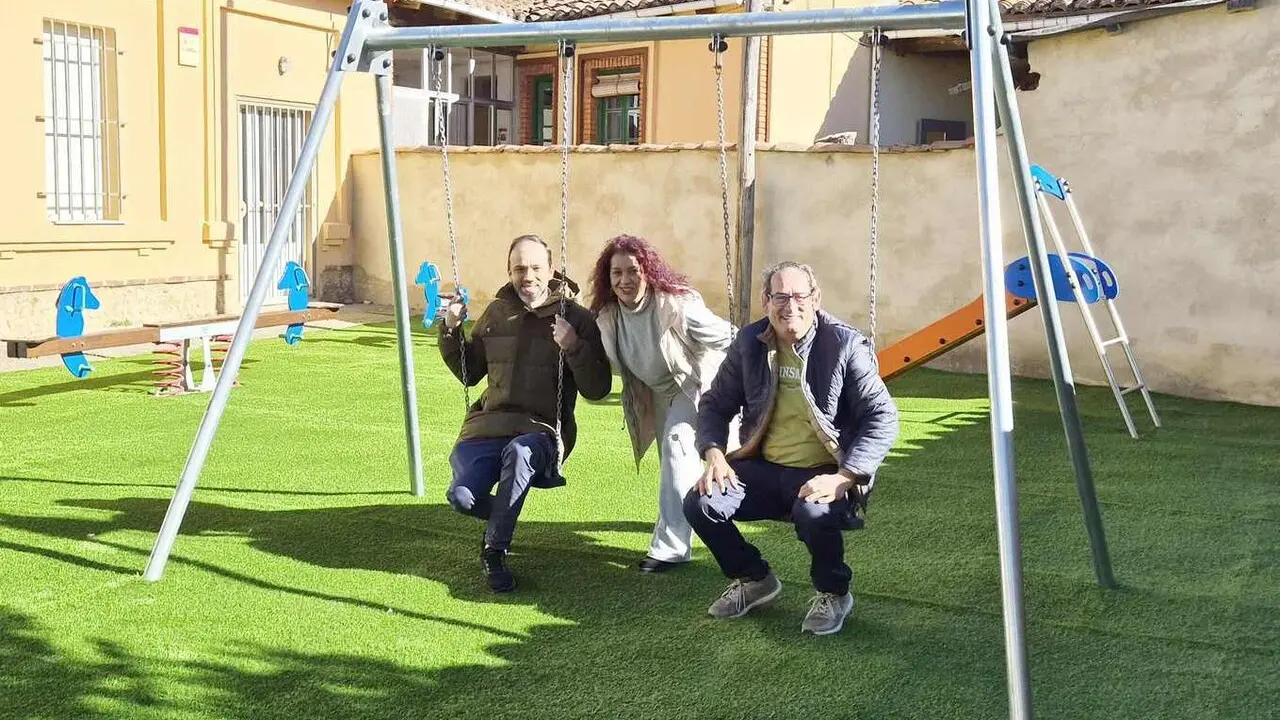 C&eacute;sar Cascallana, Resu G&oacute;mez y Jos&eacute; Alberto Mart&iacute;nez, de izquierda a derecha, durante la presentaci&oacute;n de las nuevas instalaciones.