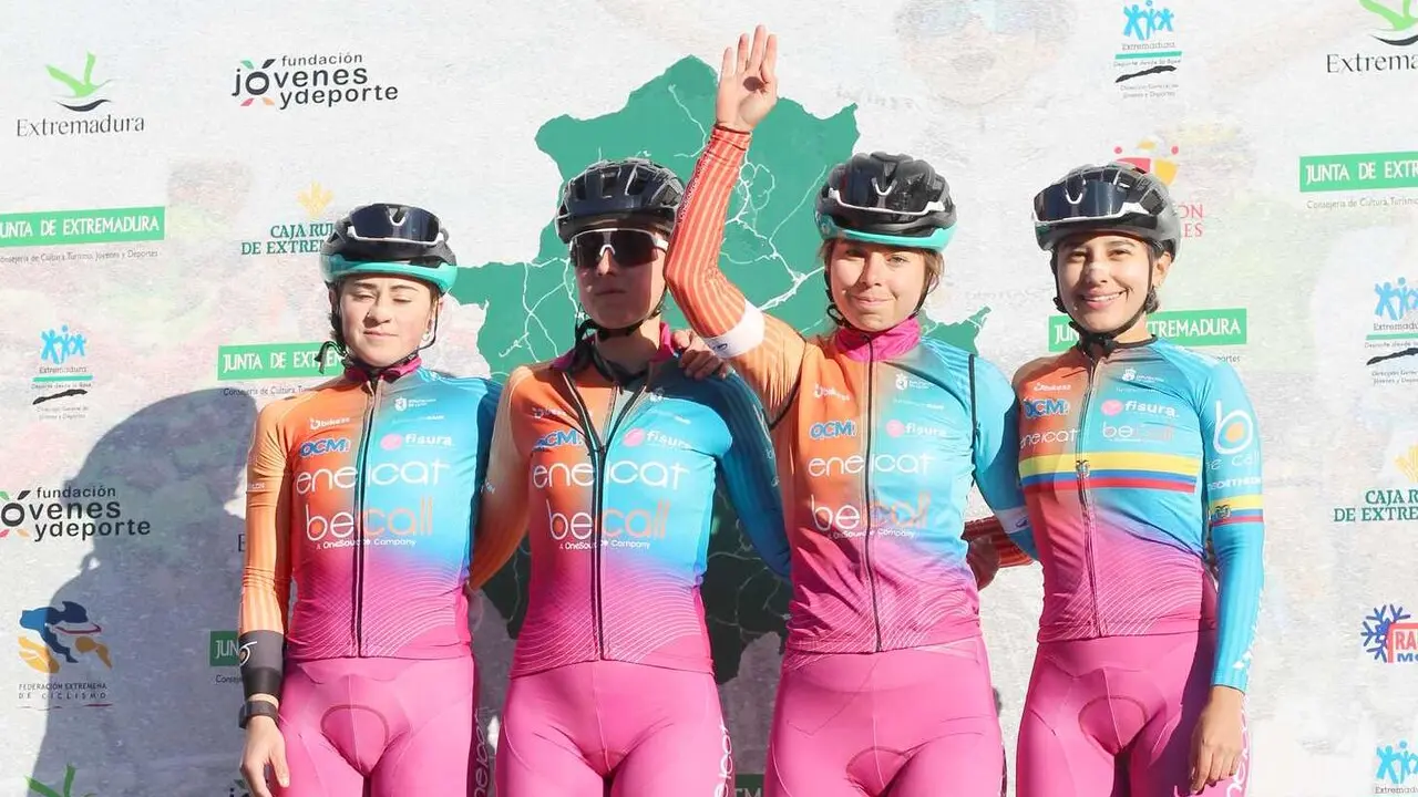 Corredoras del Eneicat, en un podio.