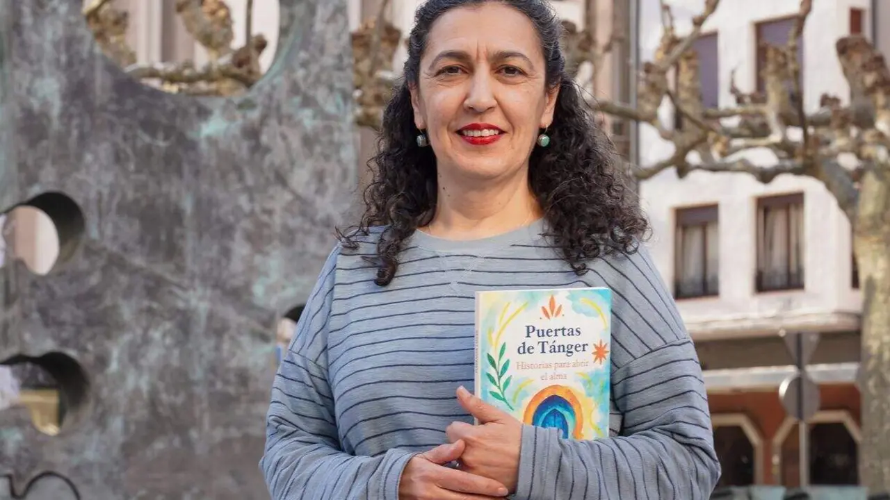 Marif&eacute; de la Torre presenta el libro &lsquo;Puertas de T&aacute;nger. Historias para abrir el alma&rsquo;. Foto: Campillo.