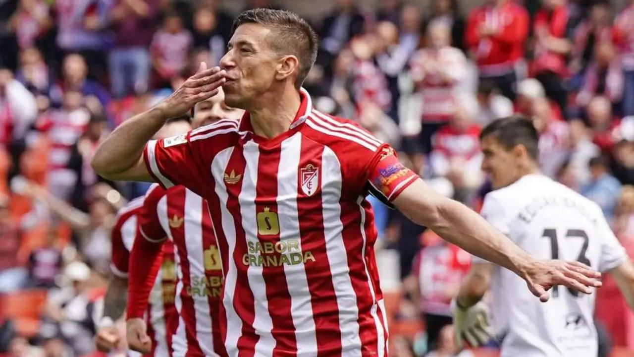 Un injusto penalti permite al Granada adelantarse ante la Cultural.