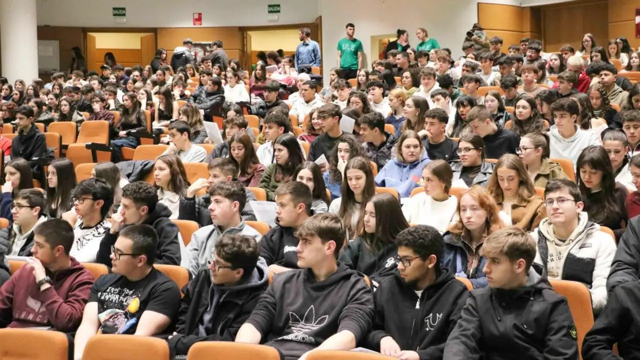 La Universidad de Le&oacute;n ha puesto en marcha una nueva edici&oacute;n de sus Jornadas de Puertas Abiertas con el objetivo de acercar su realidad acad&eacute;mica a los futuros universitarios. A lo largo de tres d&iacute;as, cerca de 1.800 estudiantes procedentes de distintos centros educativos de las provincias de Le&oacute;n y Palencia participan en esta iniciativa.