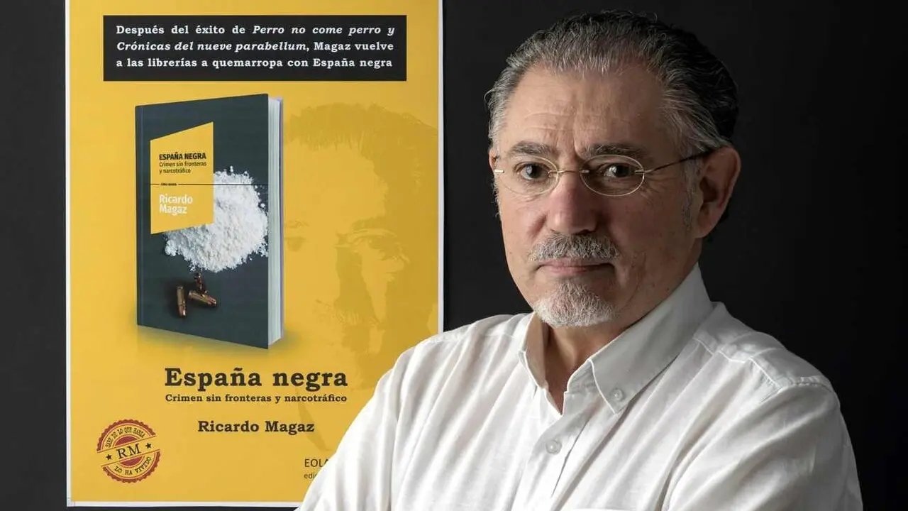 Ricardo Magaz, junto a la obra que ahora presenta en La Virgen del Camino.