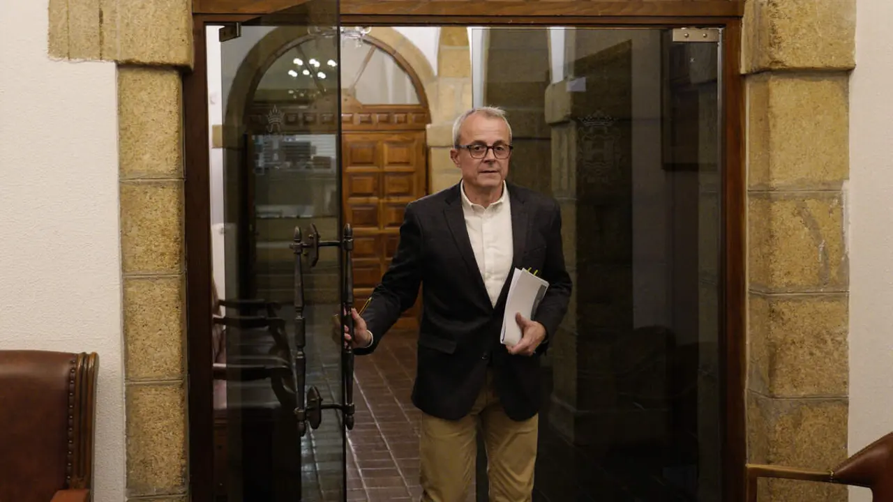 El concejal de Hacienda, R&eacute;gimen Interior y Contrataci&oacute;n, Luis Antonio Moreno, durante su comparecencia en rueda de prensa para hablar sobre el Plan de Igualdad
