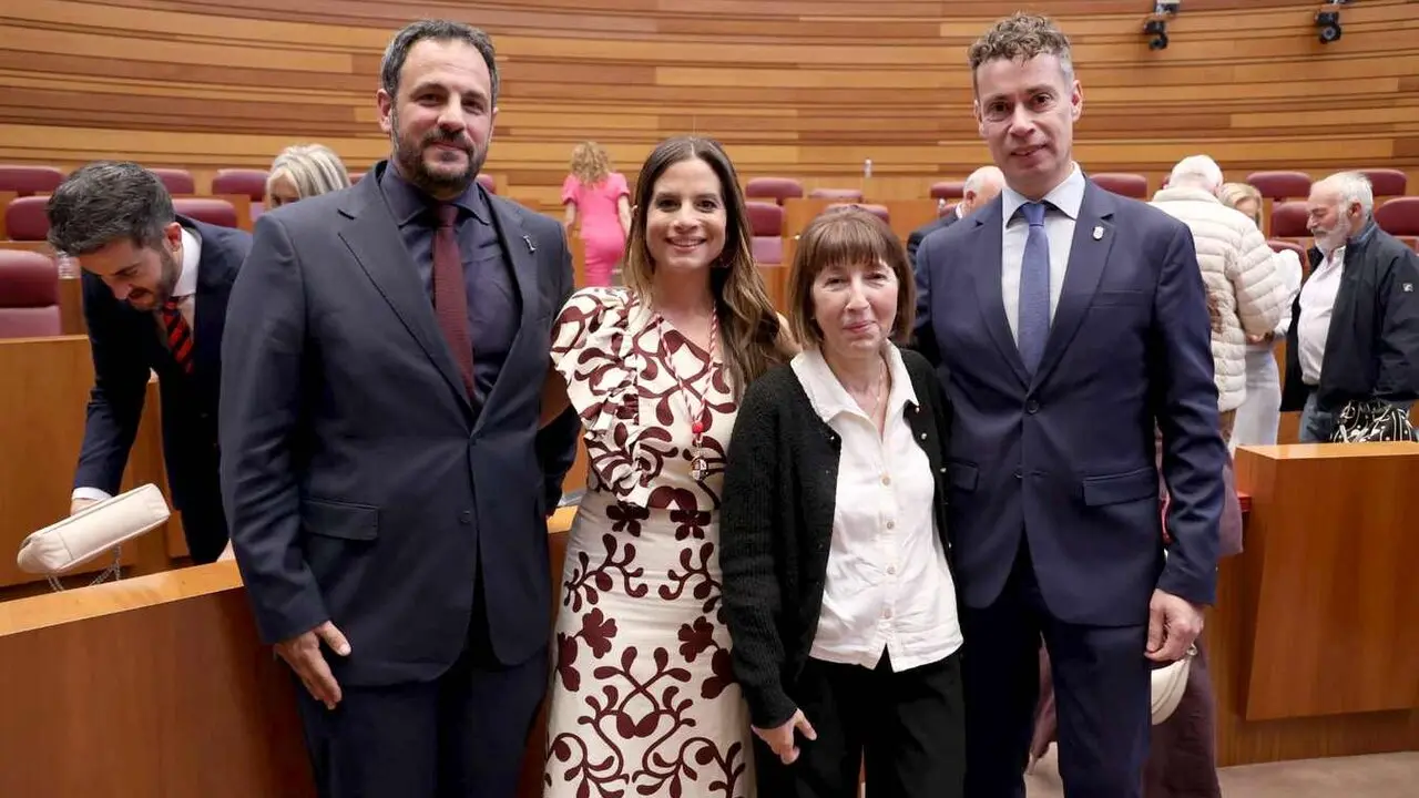 Los procuradores del PSOE por Le&oacute;n en el inicio de la XII Legislatura.