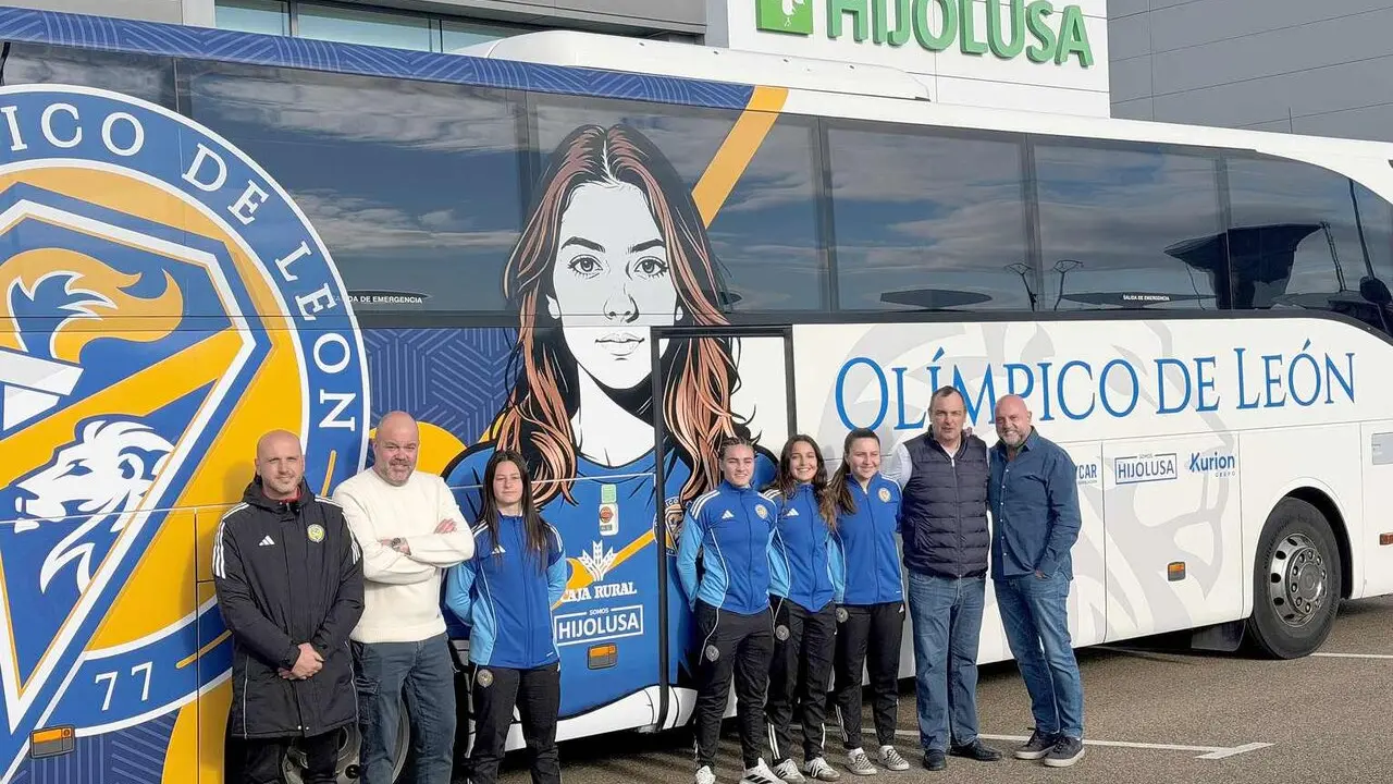 Imagen del autob&uacute;s rotulado en las instalaciones de Hijolusa.