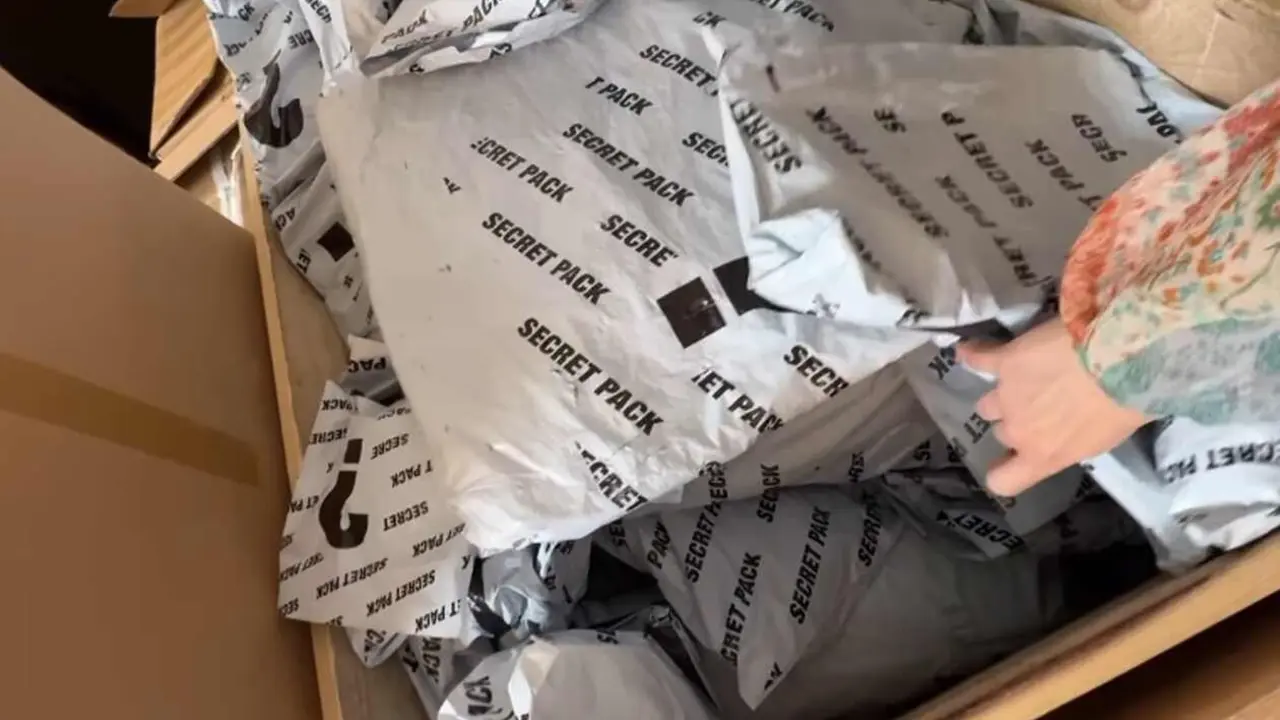 Paquetes secretos a la venta en Espacio Le&oacute;n en una experiencia totalmente decepcionante.