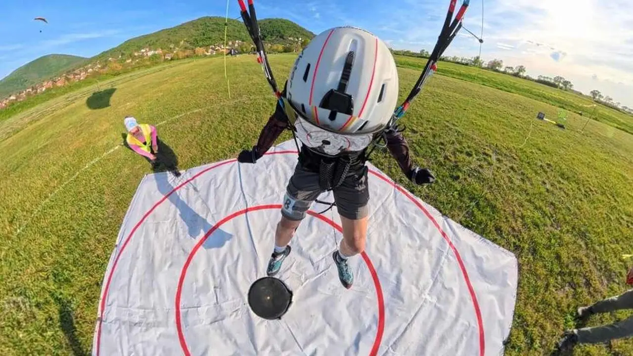 V&iacute;ctor 'Moncho' Rodr&iacute;guez roza el oro en el Open de Serbia. El parapentista leon&eacute;s logra la plata tras liderar casi toda la competici&oacute;n en Vrsac.
