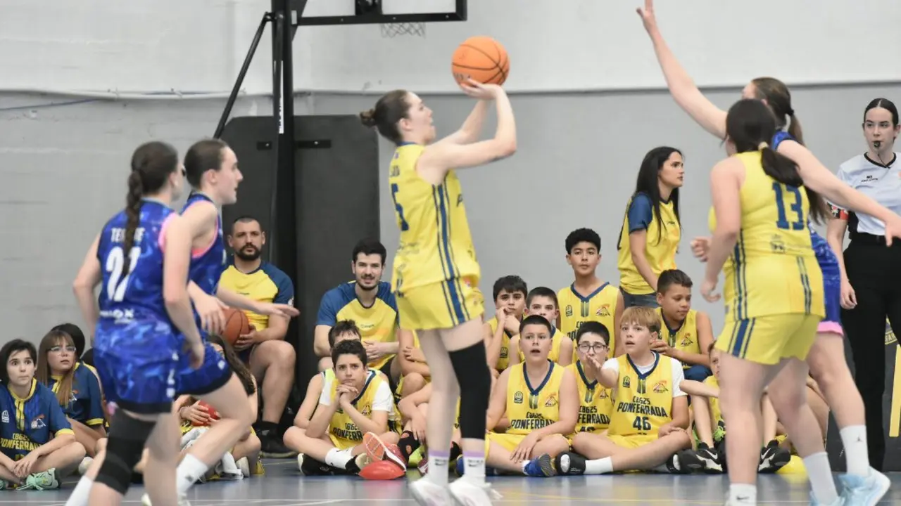 Embutidos Pajariel 6,25 arrasa en su &uacute;ltimo partido de la temporada como local (58-34). Foto: Rodo L&oacute;pez.