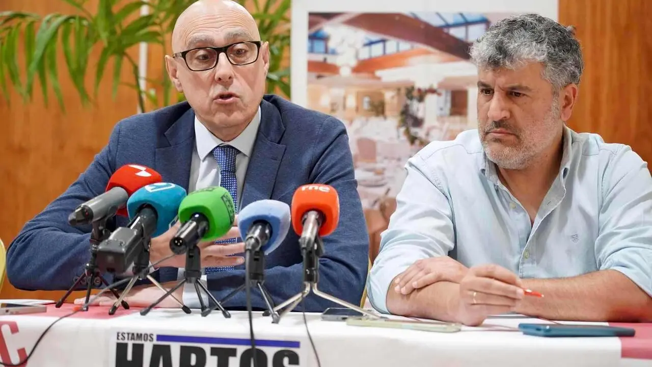 El Ayuntamiento de San Emiliano y sus juntas vecinales, la Federaci&oacute;n de Entidades Locales Menores de Le&oacute;n y la Asociaci&oacute;n Monta&ntilde;a de Babia y Luna informan de la situaci&oacute;n procesal actual del conflicto ganadero con el Ayuntamiento de Mieres (Asturias) en el Puerto de Pinos. Fotos: Campillo