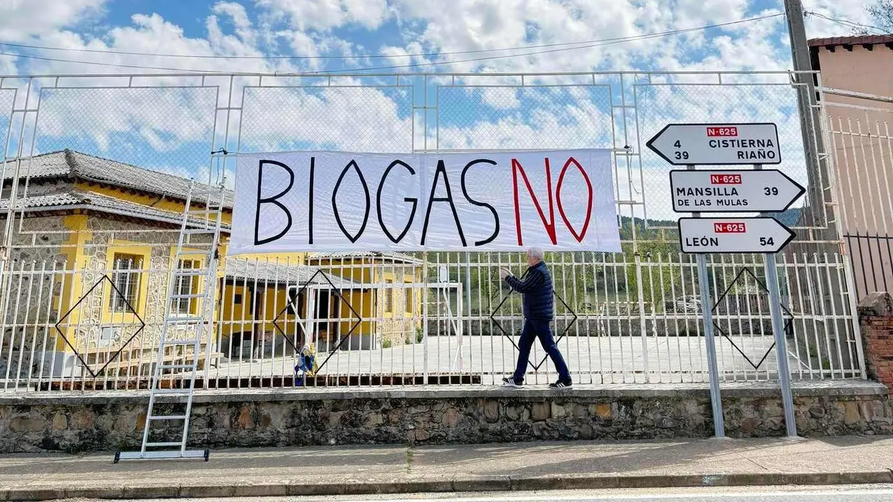 Retiran en Vidanes una pancarta contra el biog&aacute;s tras dos d&iacute;as. La asociaci&oacute;n EslaVIDA accede a retirarla tras las presiones vecinales.