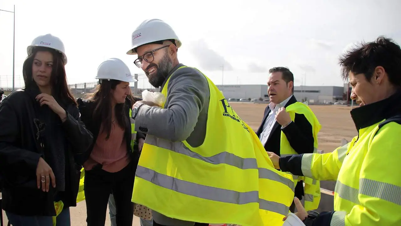 El subdelegado del Gobierno en Le&oacute;n, H&eacute;ctor Alaiz Moret&oacute;n, este mi&eacute;rcoles en las obras del futuro centro examinador. Foto: Peio Garc&iacute;a.