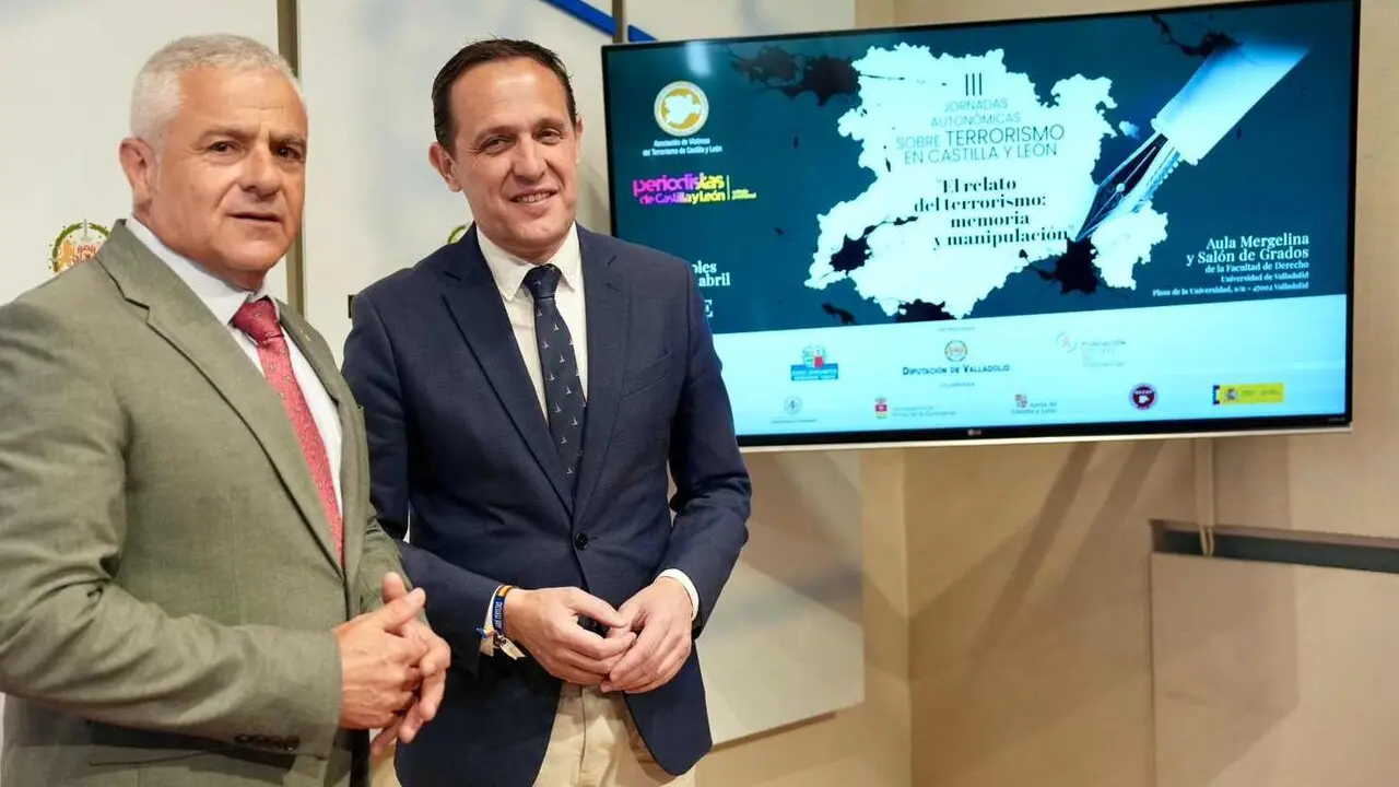 Conrado Iscar y Sebasti&aacute;n Nogales durante la presentaci&oacute;n de las III Jornadas Auton&oacute;micas sobre Terrorismo