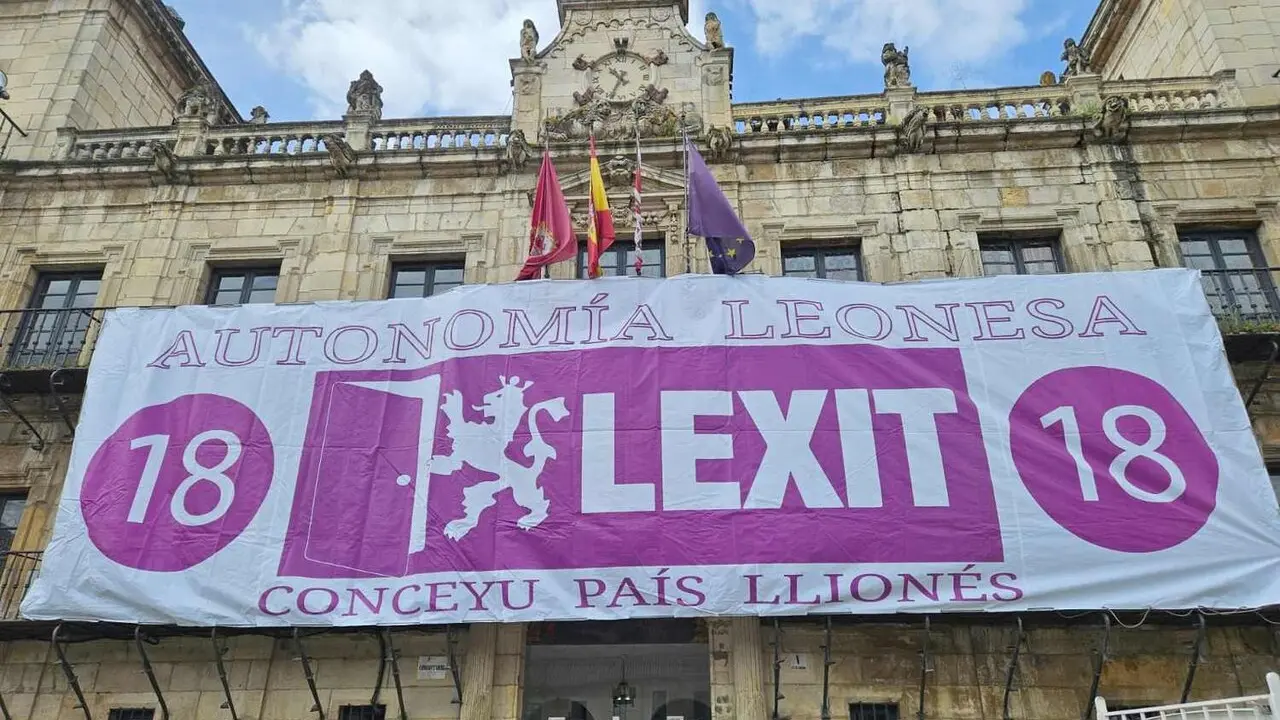 Imagen de la pancarta colocada en la Plaza Mayor.