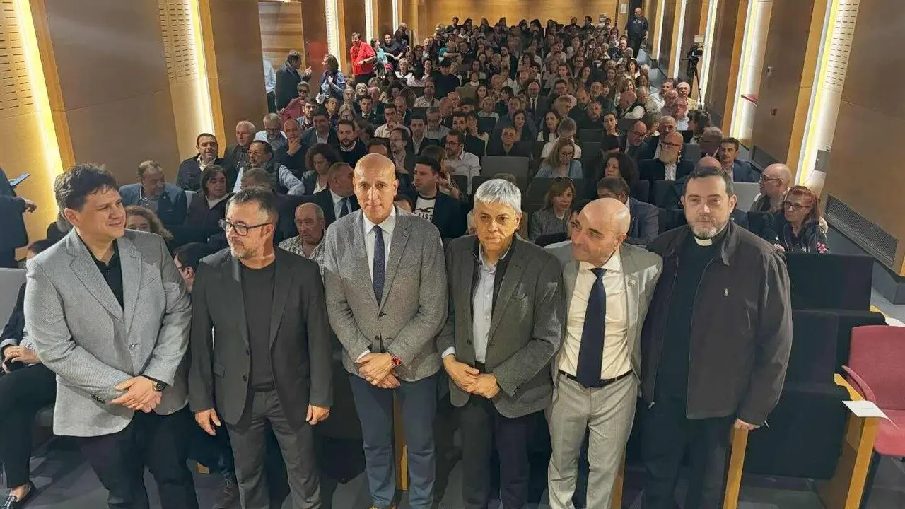 El Museo Diocesano y de la Semana Santa de Le&oacute;n acogi&oacute; este mi&eacute;rcoles la presentaci&oacute;n anticipada del largometraje 'La Santa Semana', una producci&oacute;n audiovisual impulsada por La 8 Le&oacute;n. Fotos: AytoLe&oacute;n