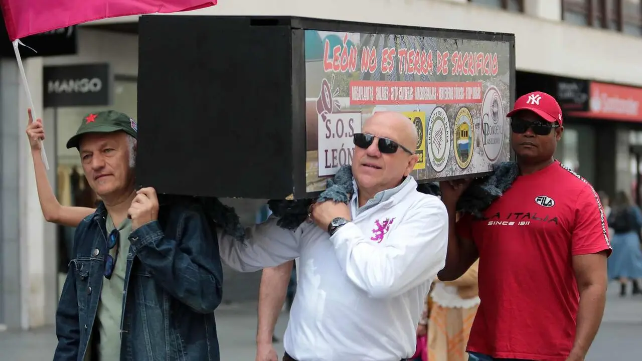 Le&oacute;n acoge el V Camino a la Libertad organizado por Conceyu Pa&iacute;s Llion&eacute;s y Xuntanza Llionesista. Fotos: Peio Garc&iacute;a