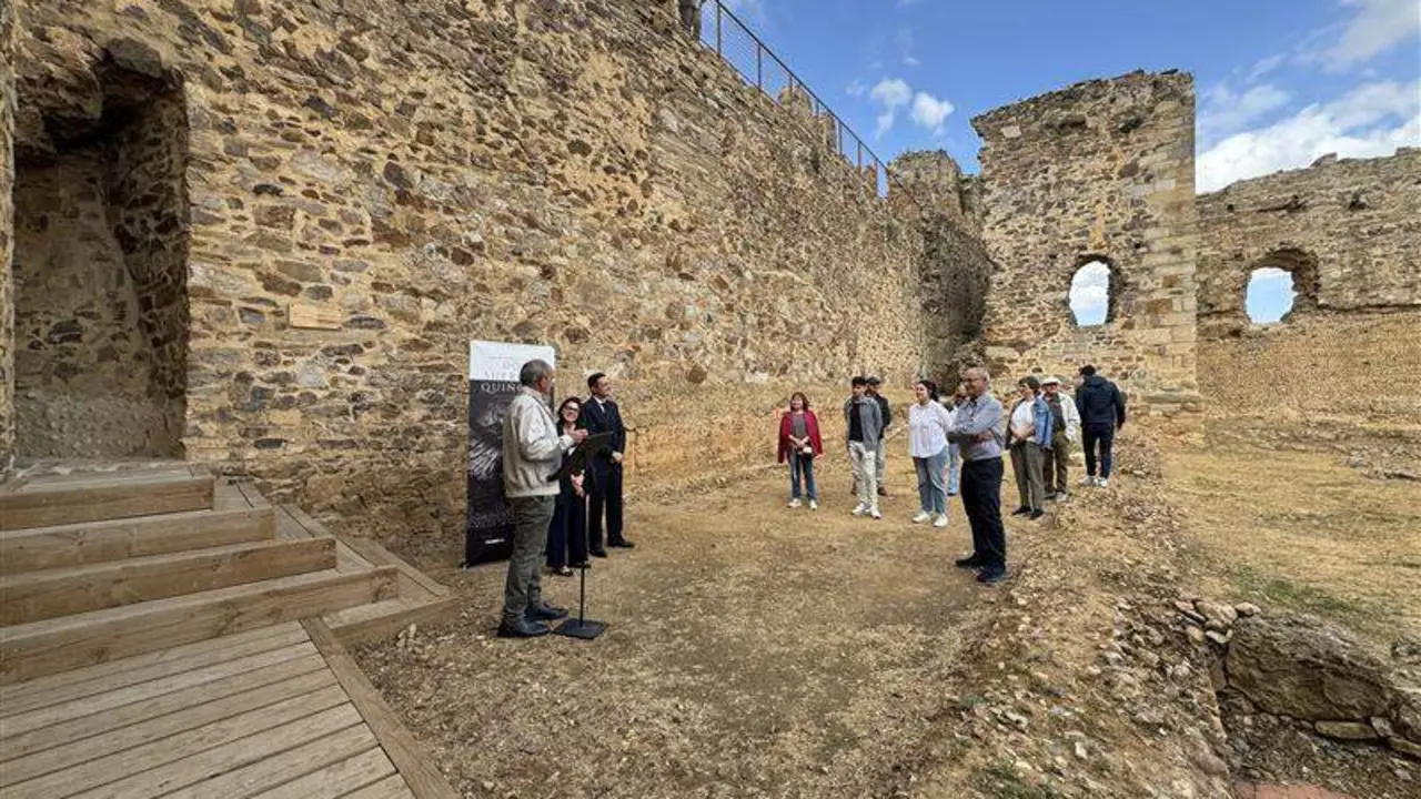Fundos inaugura la exposici&oacute;n &lsquo;Don Suero de Qui&ntilde;ones: m&aacute;s all&aacute; de la leyenda&rsquo; en el Castillo de Laguna de Negrillos. Fotos: Fundos