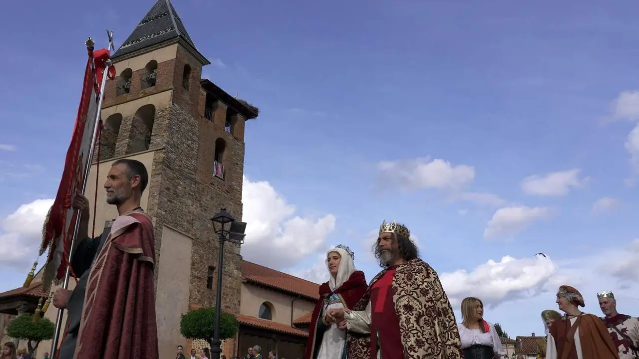 Urraca I reina en la semana cultural de Santa Marina del Rey. Fotos: Ayto. Santa Marina del Rey.