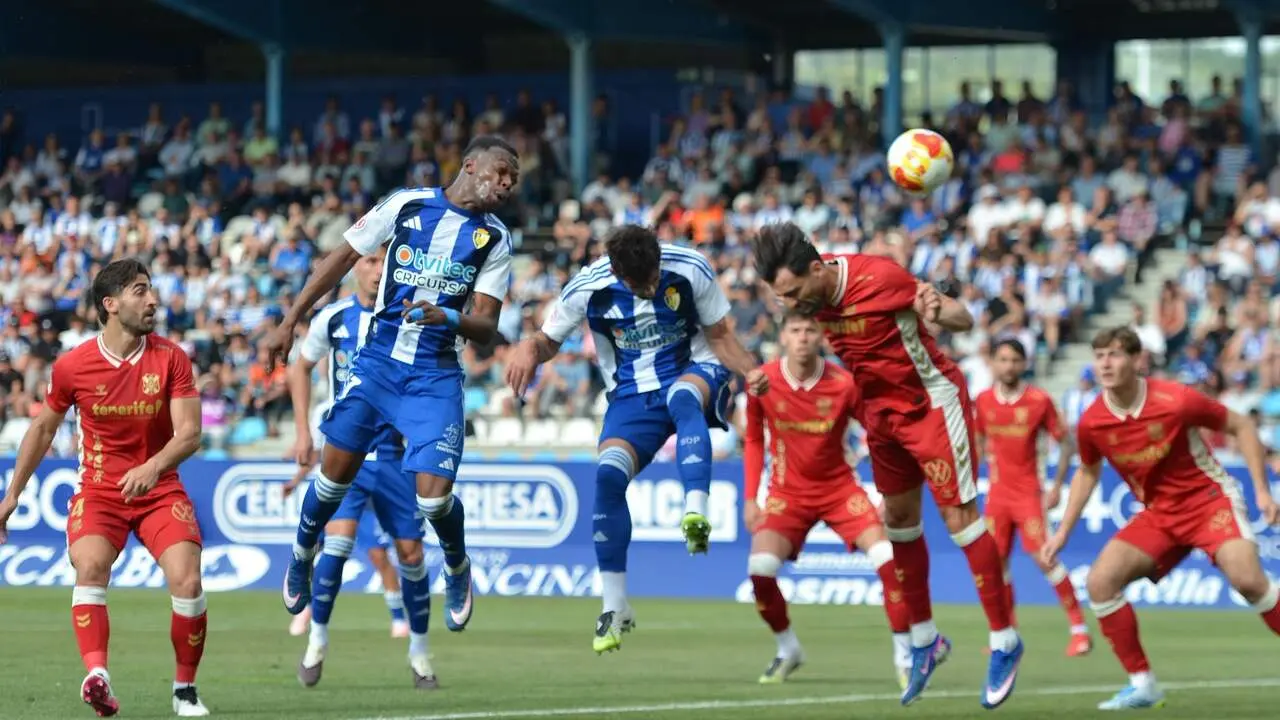 La Ponferradina recibe al Tenerife en la recta final de la temporada .