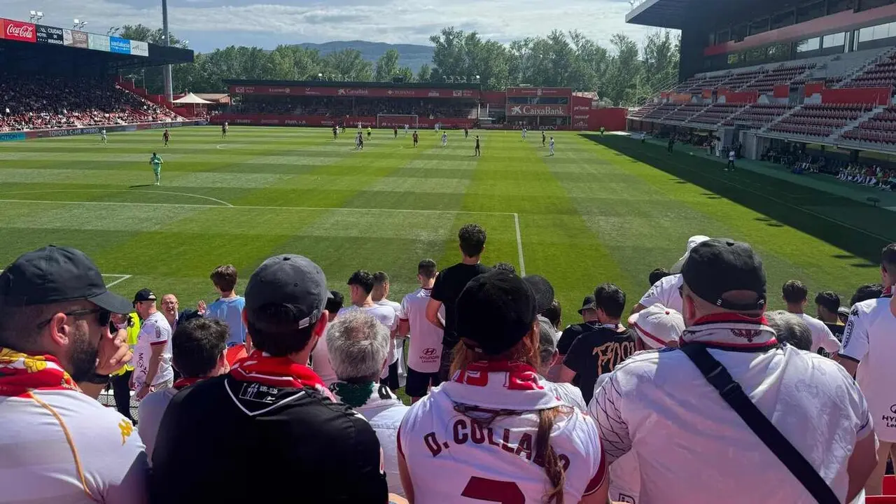As&iacute; se ve el partido desde la grada de la Cultural.
