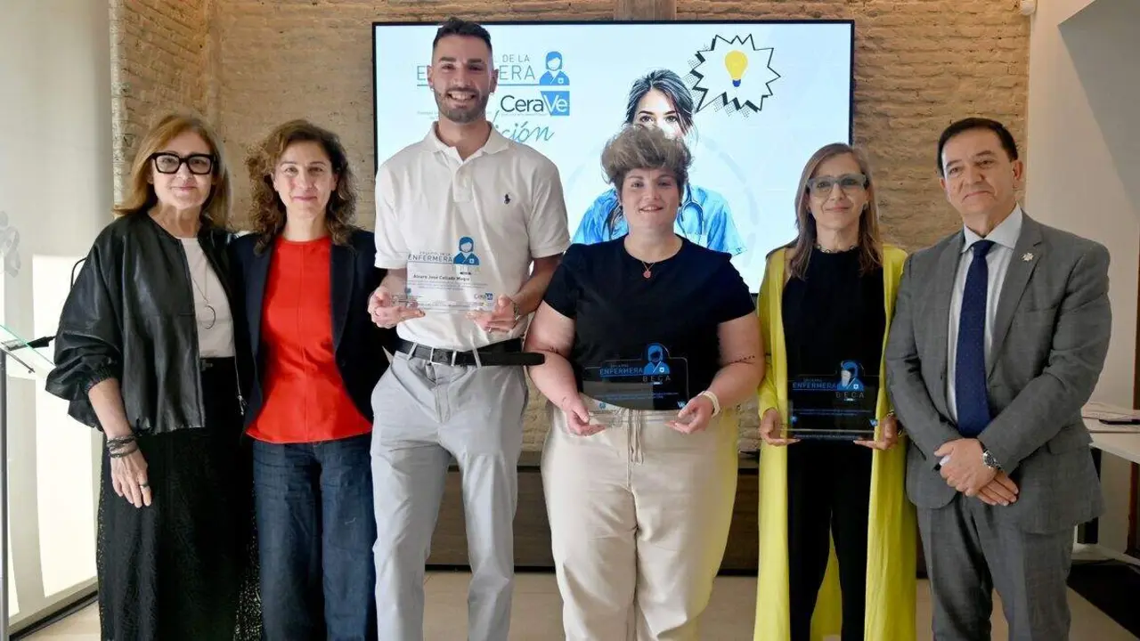 Ganadores de la beca 'En la Piel de la Enfermera, una gu&iacute;a visual en atopia para ni&ntilde;os con TEA, crioterapia local en pacientes con c&aacute;ncer de mama y la prevenci&oacute;n de infecciones por da&ntilde;o solar en futbolistas
