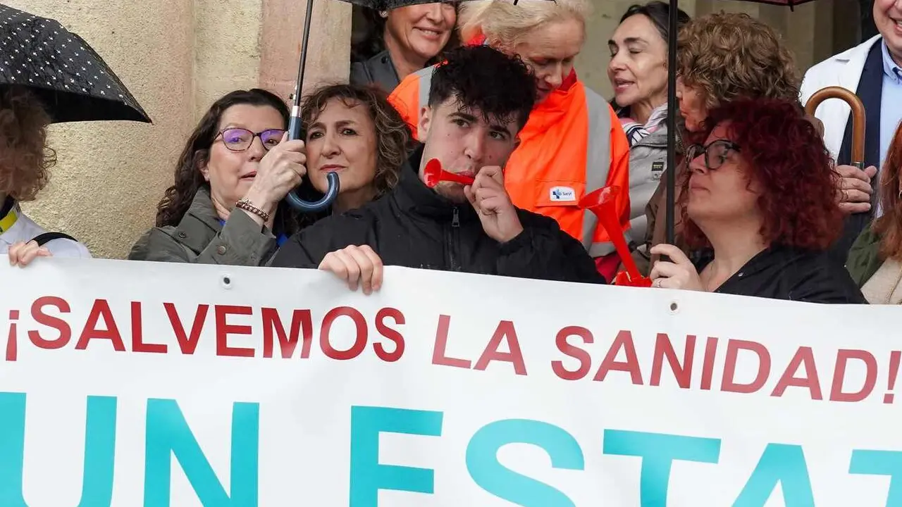 Le&oacute;n acoge una manifestaci&oacute;n de m&eacute;dicos en el marco de las movilizaciones del sector contra el Estatuto Marco que plantea el Ministerio de Sanidad, con la asistencia del presidente de la Confederaci&oacute;n Espa&ntilde;ola de Sindicatos M&eacute;dicos en Castilla y Le&oacute;n, Jos&eacute; Luis D&iacute;az Villarig&nbsp;