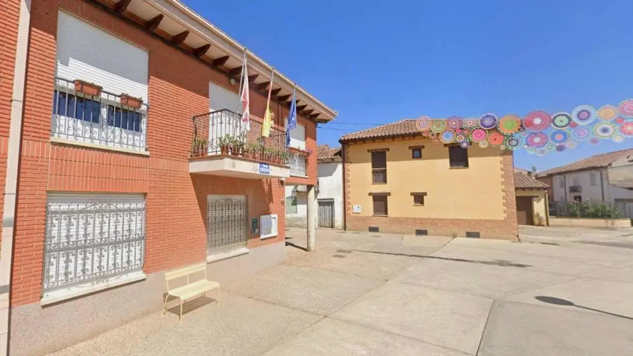 Imagen del ayuntamiento de Mansilla Mayor.