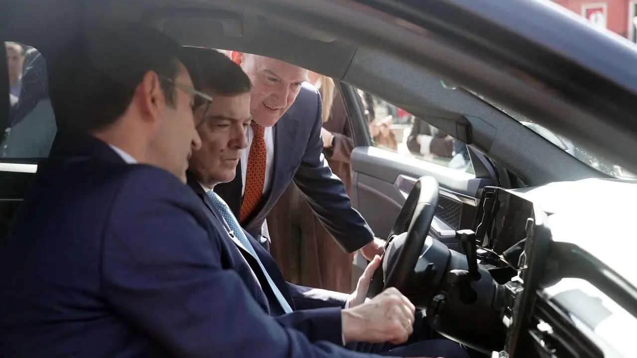 El presidente de la Junta, Alfonso Fern&aacute;ndez Ma&ntilde;ueco, y el alcalde, Jes&uacute;s Julio Carnero, participan en el acto de presentaci&oacute;n del proyecto de Movilidad Sostenible en Valladolid.
